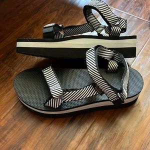 Platform teva sandals